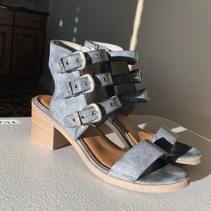 Solely Black by BKE Size 7 Charcoal Grey Sandals